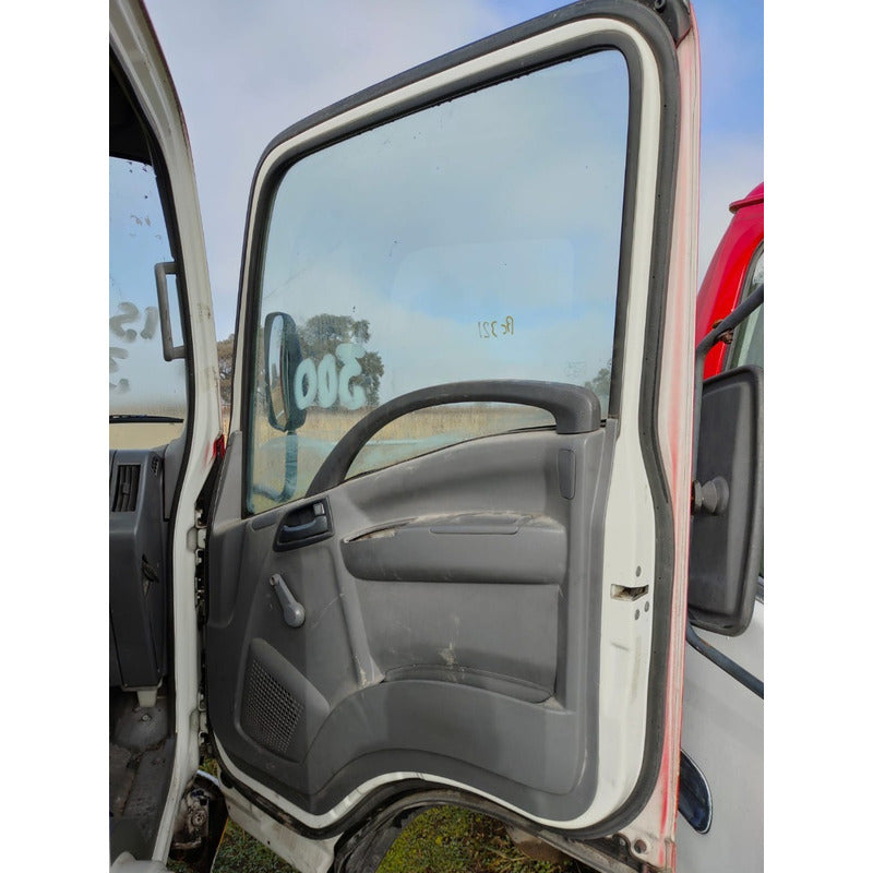 Cabina Isuzu Elf 300 Año 2011