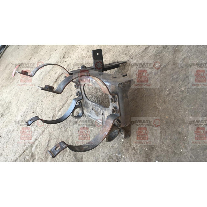 Soporte Base Tubo Manguera Purificador Mercedes Benz Om 906