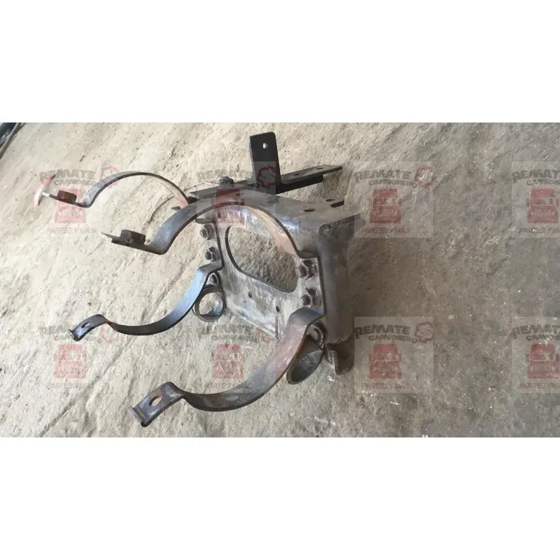 Soporte Base Tubo Manguera Purificador Mercedes Benz Om 906