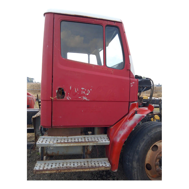 Cabina Freightliner  Fl80 Fl70 Año 2003