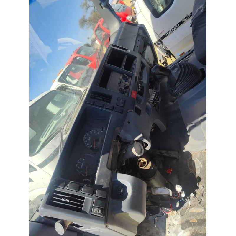 Cabina Isuzu Elf 500 Año 2010