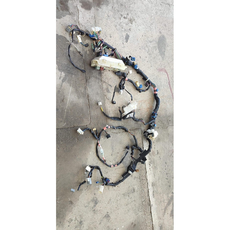 Arnes Caja Tablero Fusibles Interior Cabina Hino 300 514 414