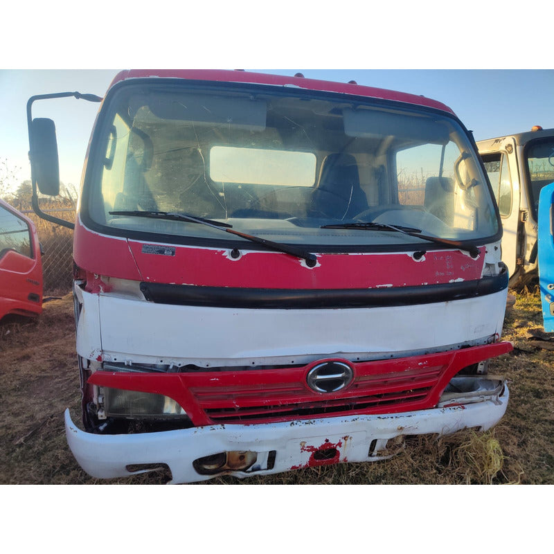 Cabina Hino 300 716 816 2011