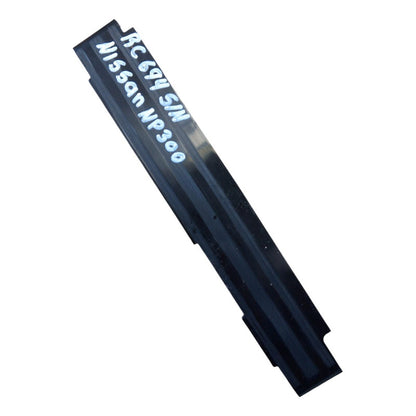 Guía Distribución Nissan Diesel Frontier Np300 2.5l Cabstar Gris Oscuro