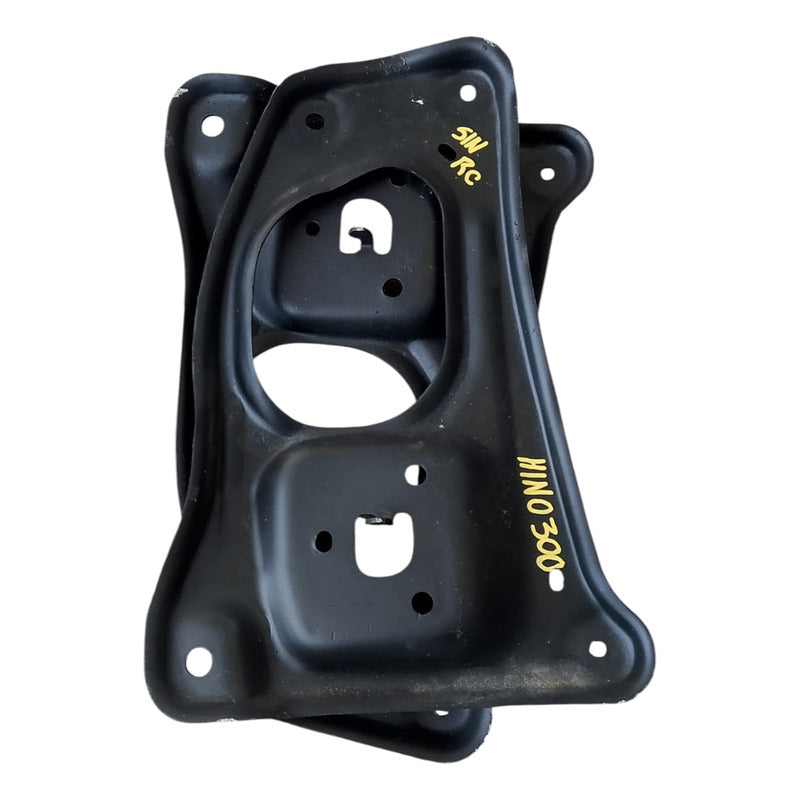 Soporte Base Defensa Parachoques Hino 300 816 716