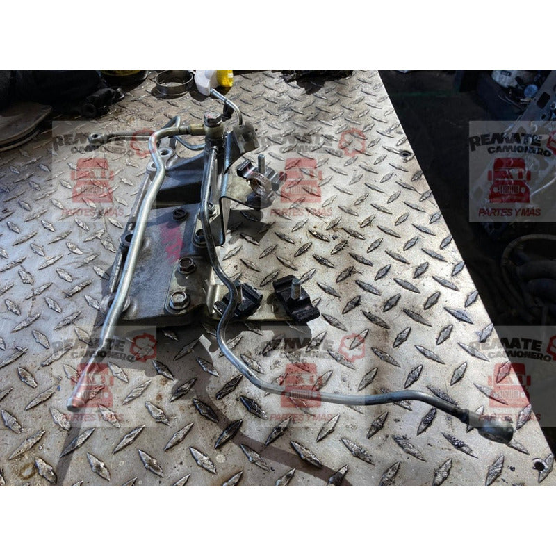 Soporte Base Riel De Inyectores Motor Hino N04c 300 716 816