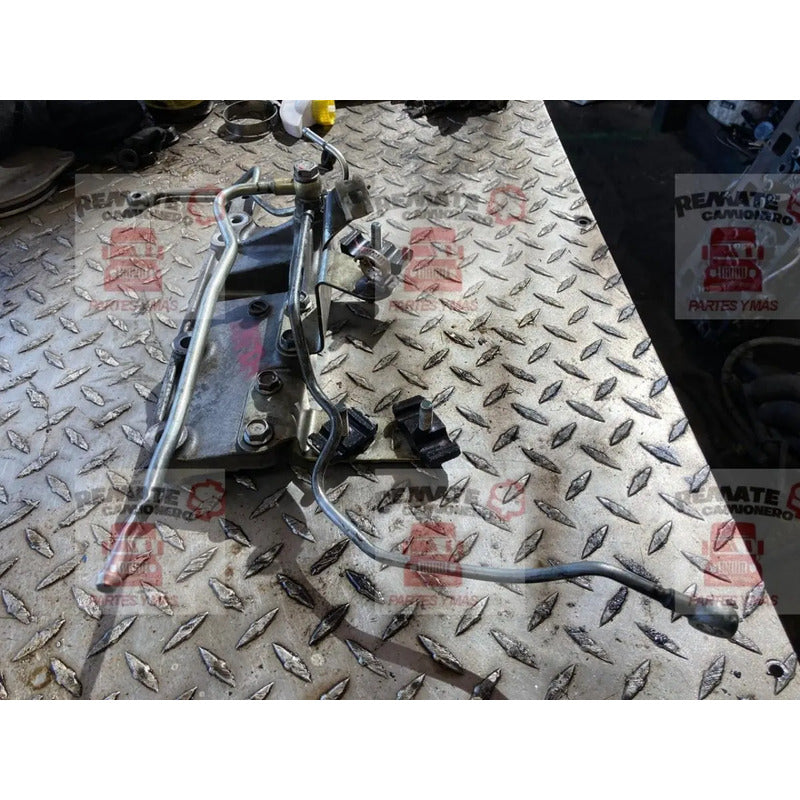 Soporte Base Riel De Inyectores Motor Hino N04c 300 716 816