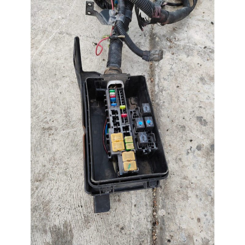 Caja Tablero Fusibles Arnes Sterling 360 Detalle