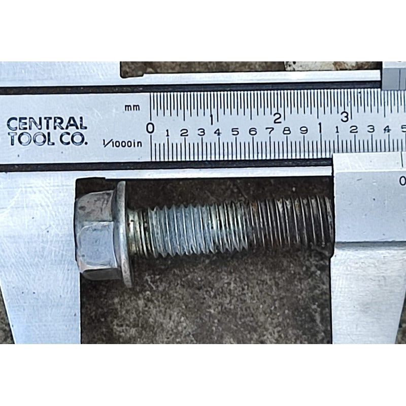 3 Tornillos Multiple Admision Motor Isuzu 4hk1 Elf 450 500