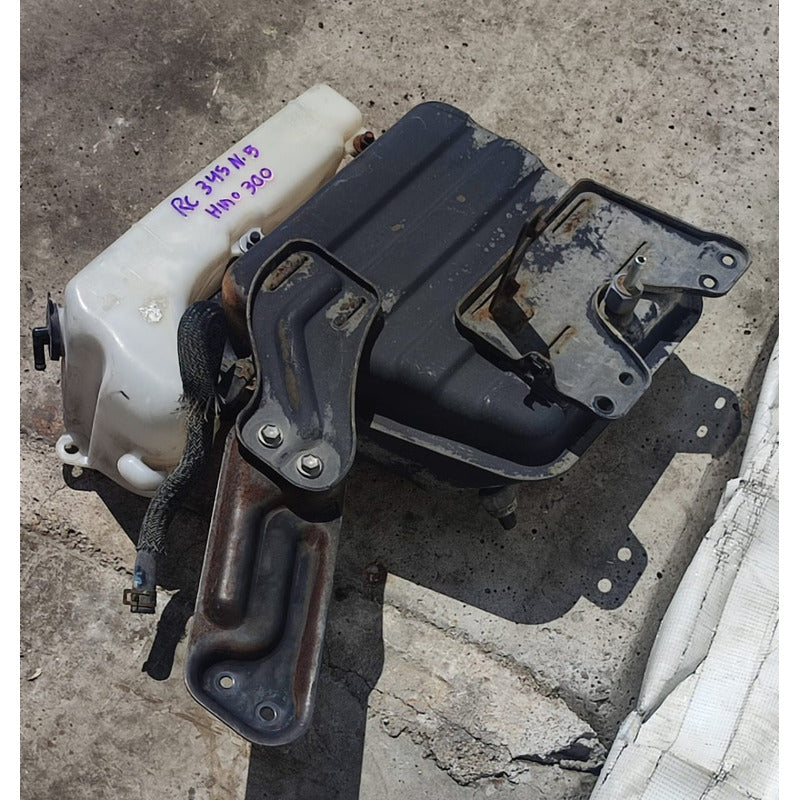 Deposito Tanque Vacío Agua Refrigerante Hino 300 716 816 616