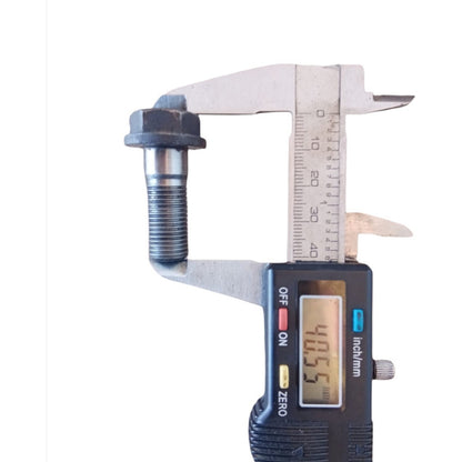 Tornillo Motor Kubota V2203 Bobcat 753 Corto 4cm