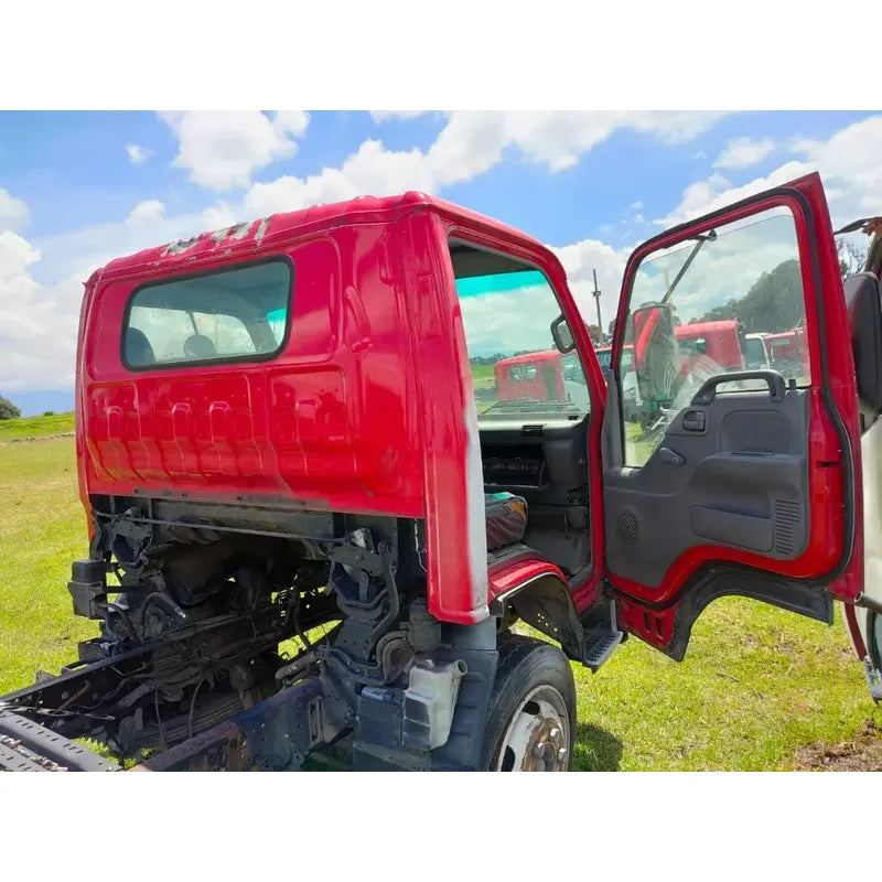 Cabina Isuzu Elf 450 Año 2008 Blanco Con Techo Rojo