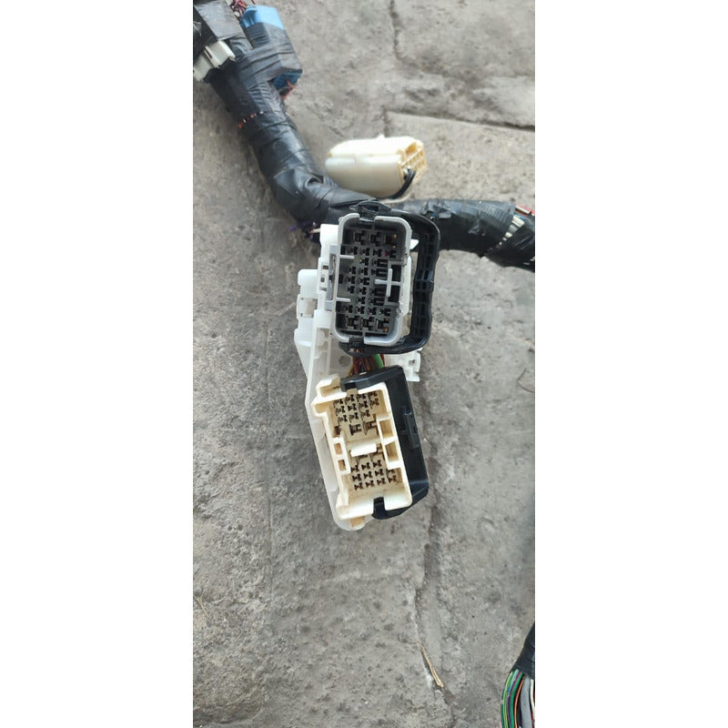 Arnes Caja Tablero Fusibles Interior Cabina Hino 300 514 414