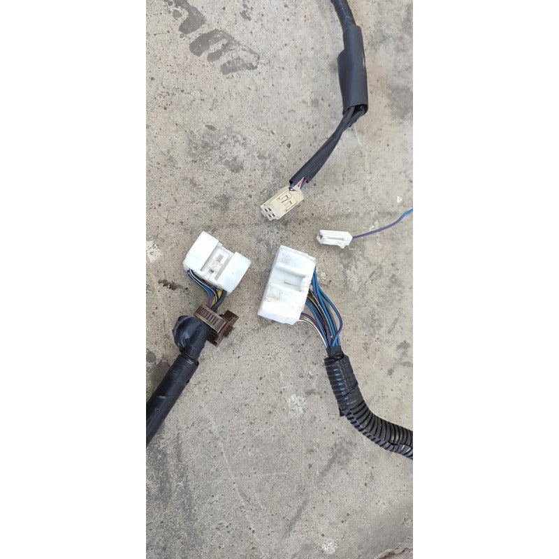 Arnes Conector Convertidor Corriente Voltaje Cabina Hino 300